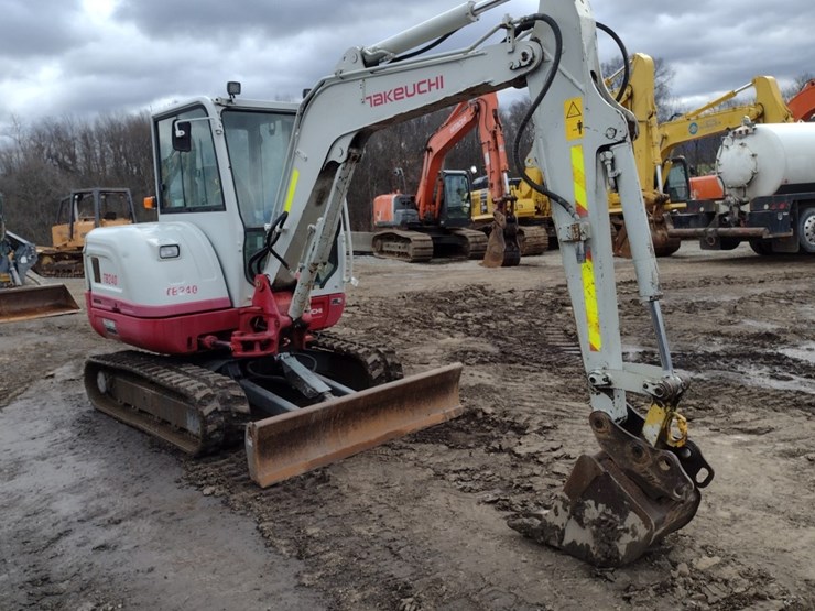 takeuchi-tb240-image-48