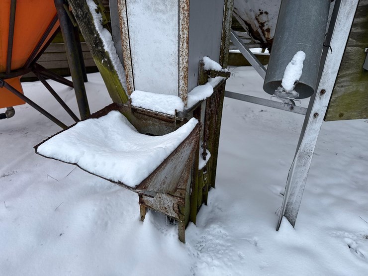 bin-and-grain-leg-image-4