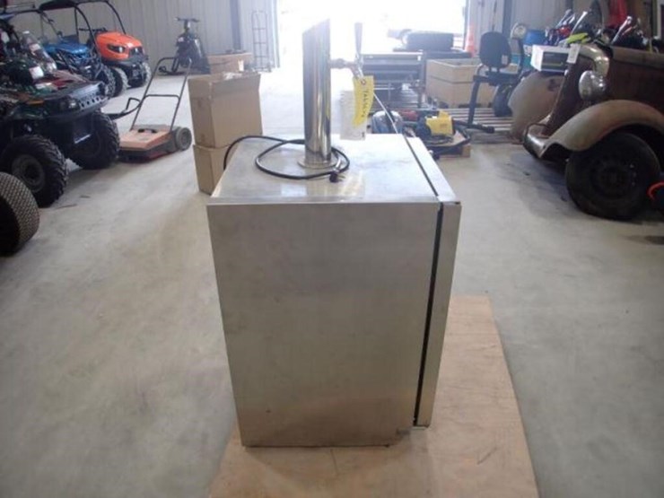 true-tur24bdlssb-24-in.-stainless-steel-beer-tap-image-3