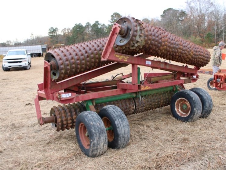 brillion-cultipacker-22'-hoses-worn-tires-worn-image-9