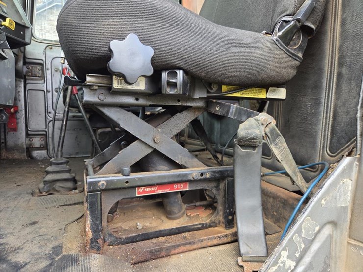 mack-rd690s-image-76