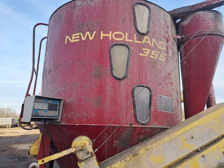 new-holland-355-image-11