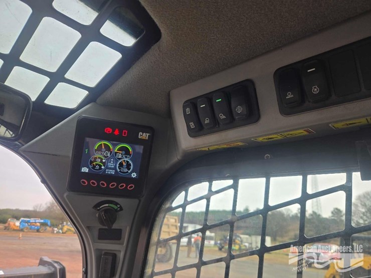 2020-cat-299d3-xe-skid-steer-image-18