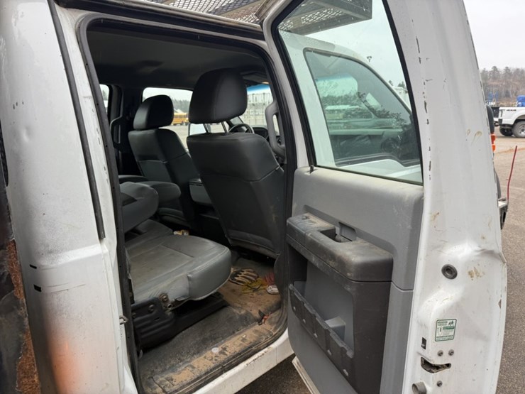 2011-ford-f550-image-28