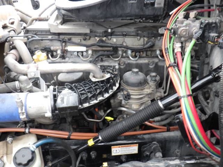 2019-freightliner-cascadia-126-image-26