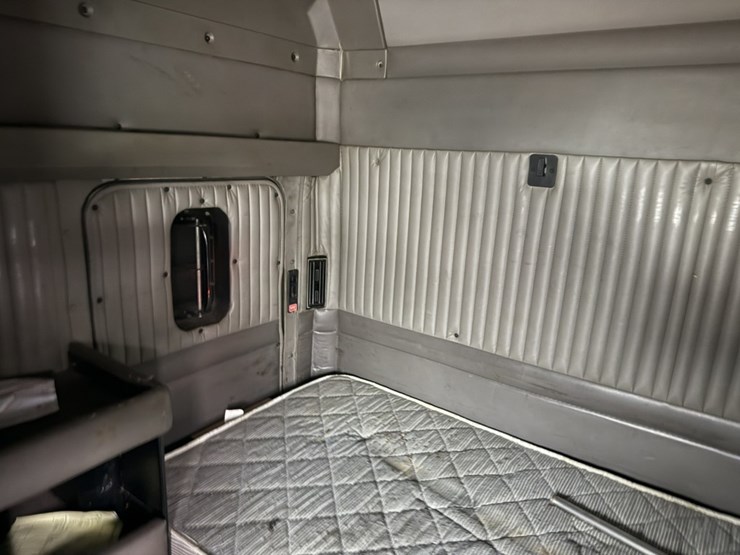 2003-kenworth-t800-image-44