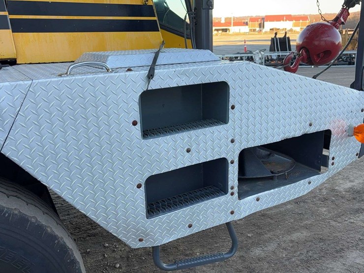 1993-grove-tms700b-image-34