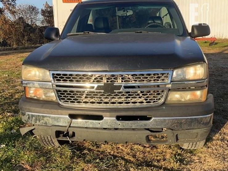 2006-chevrolet-silverado-1500-image-2