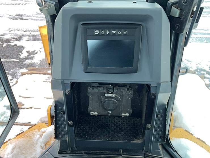 2023-deere-700l-image-24