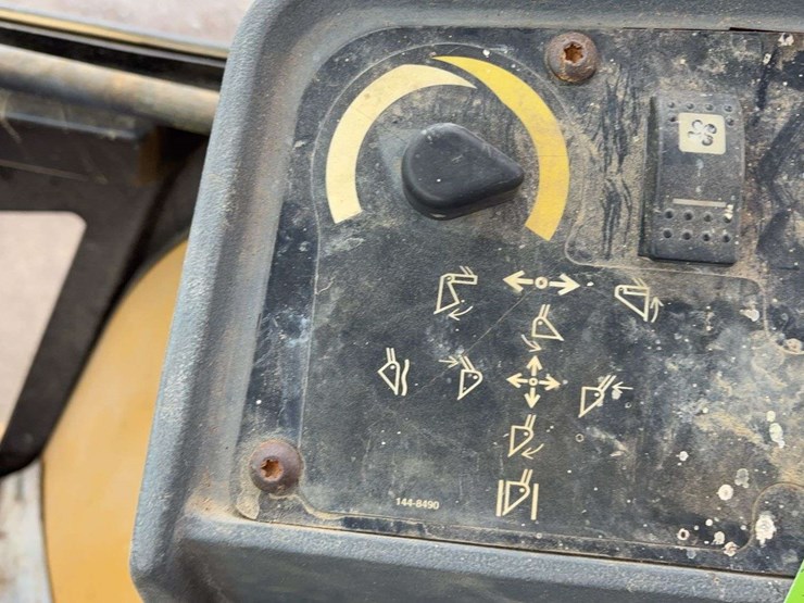 caterpillar-416c-image-31