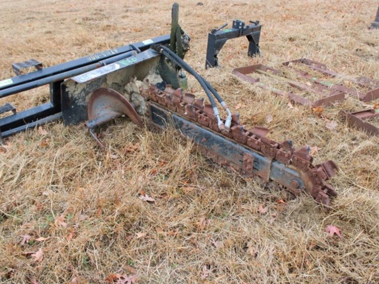 cat-t9b-trencher-with-side-to-side-and-quick-hitch-attachment-image-2