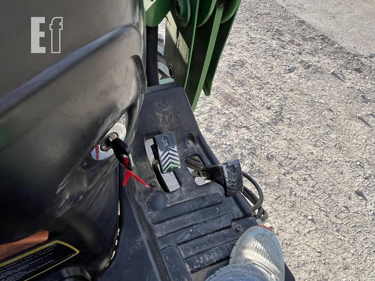 john-deere-2320-image-31