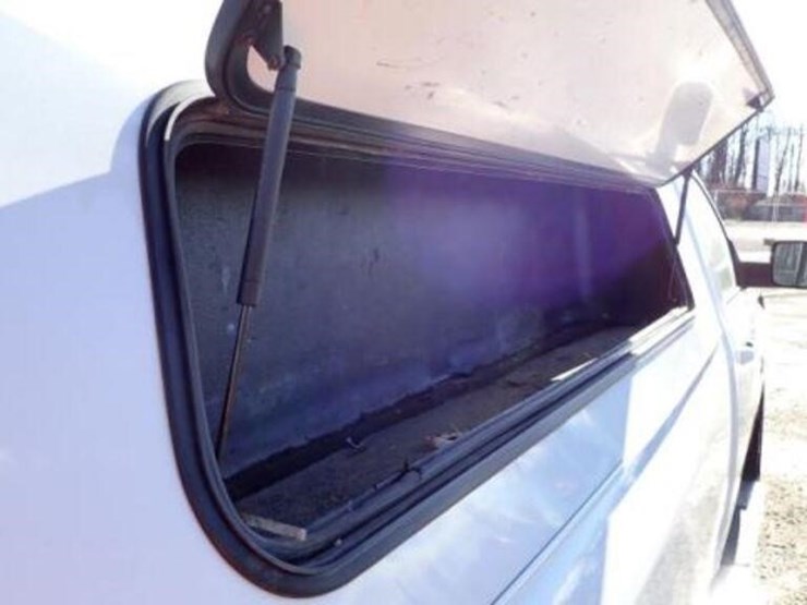 ram-1500-slt-image-41