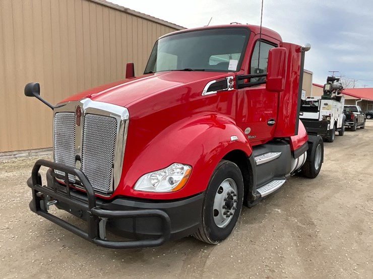 2020-kenworth-t680-image-2