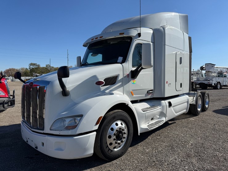 2015-peterbilt-579-image-1