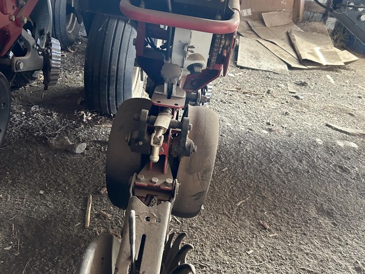 2004-white-8516-image-8