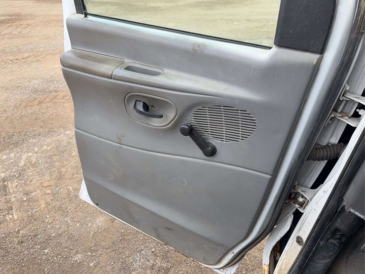 2005-ford-econovan-image-44