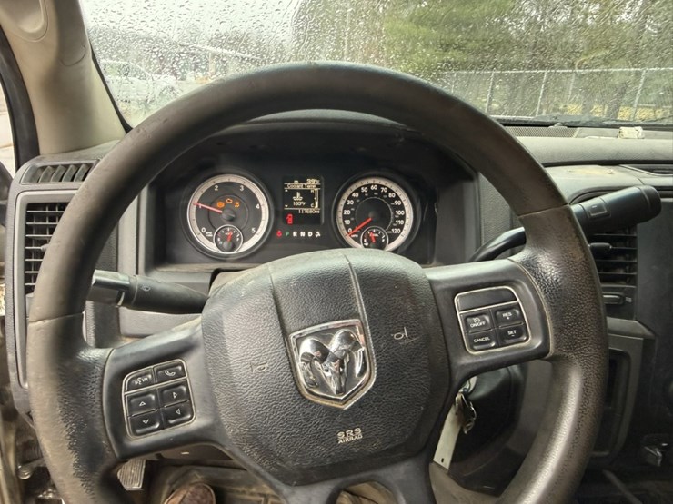 #1840-•-2013-ram-5500-4x4-service-truck-image-35