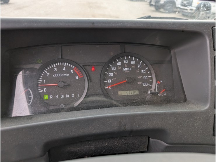 2019-isuzu-npr-image-17