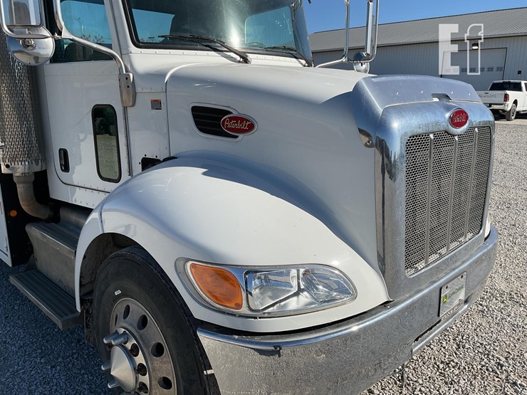 peterbilt-337-image-13