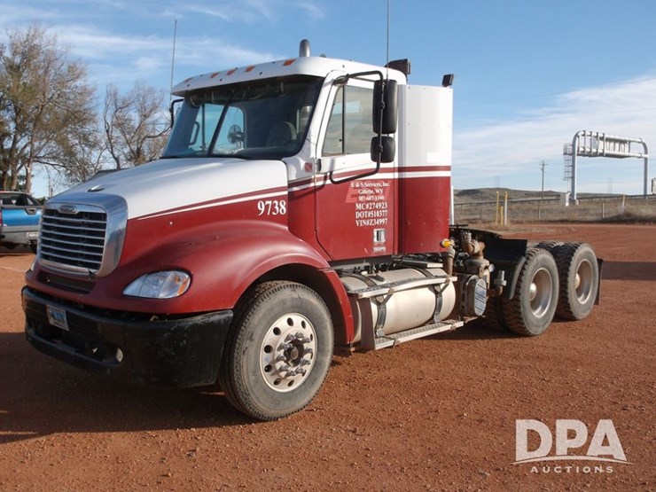 2007-freightliner-columbia-112-image-4