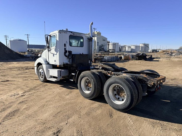 2007-freightliner-columbia-120-image-3