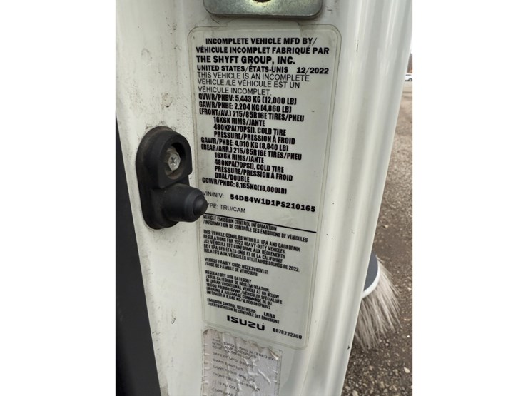 2023-isuzu-npr-image-20