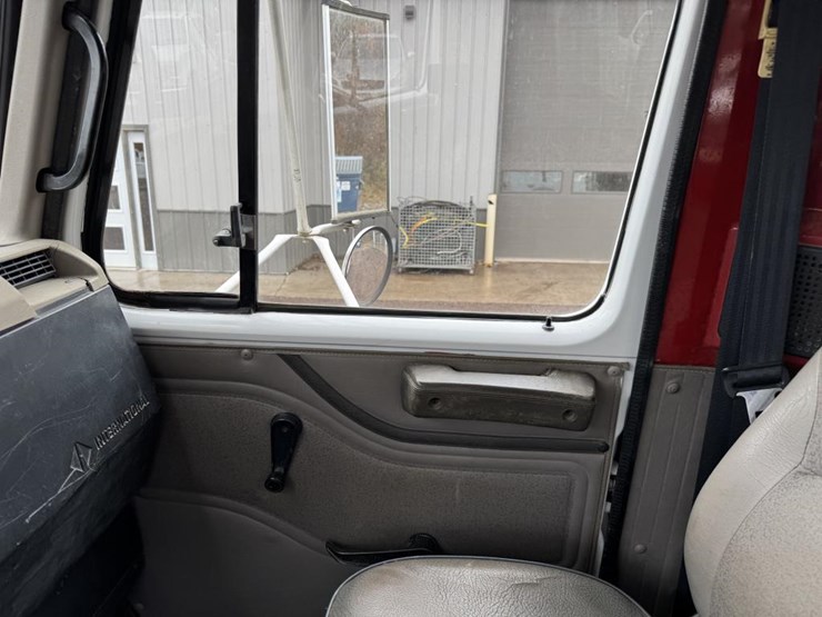 2001-international-4900-image-60