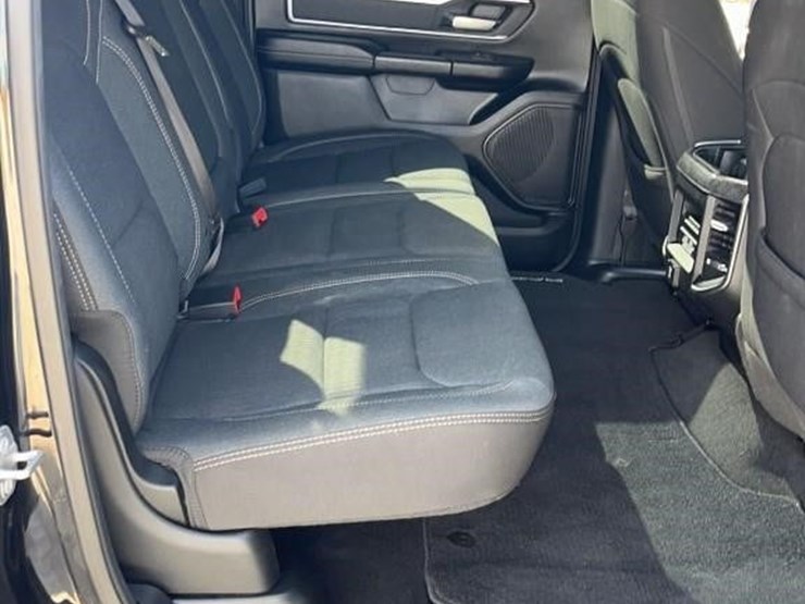 2019-ram-1500-big-horn-image-20