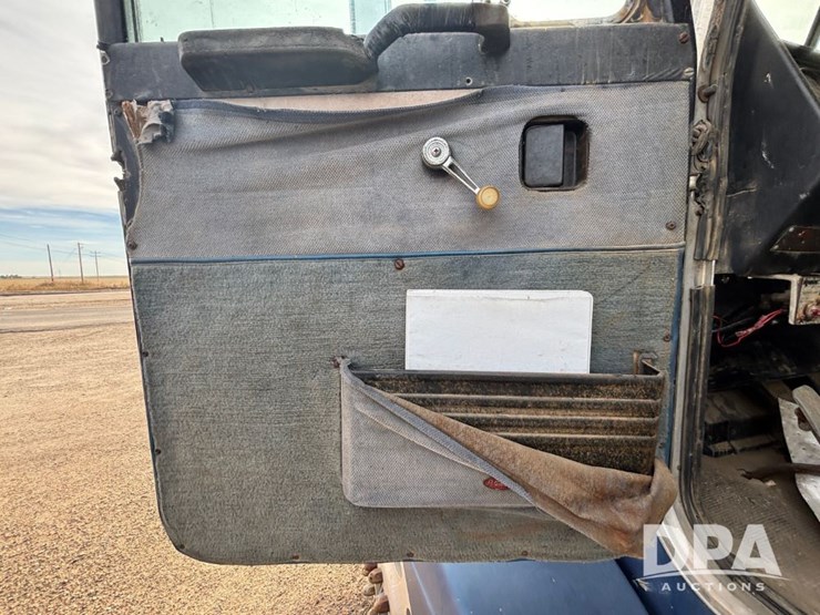 peterbilt-377-image-64