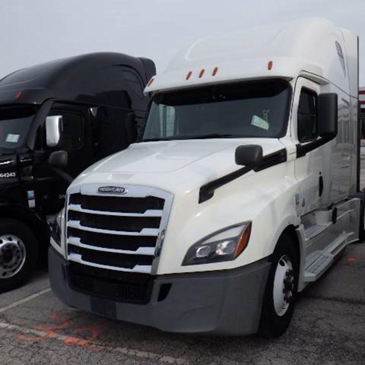 FREIGHTLINER CASCADIA 126
