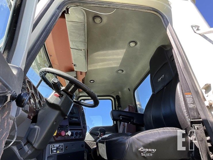 2013-mack-pinnacle-chu613-image-23