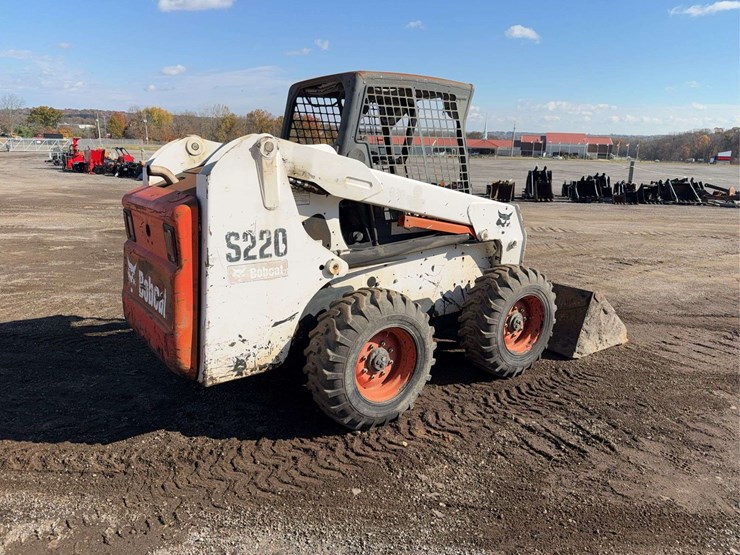 bobcat-s220-image-3