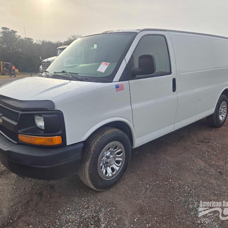 2010 Chevrolet Express Van, VIN # 1GCUGADX5A1118101