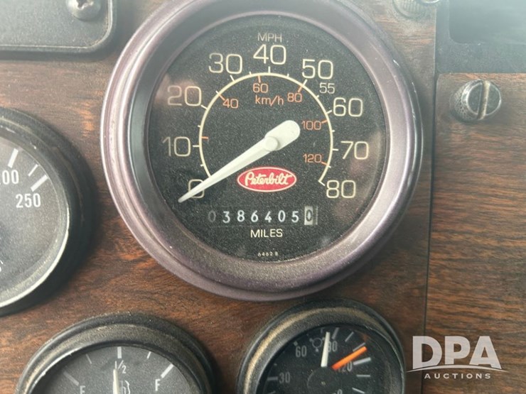 1999-peterbilt-379-image-57