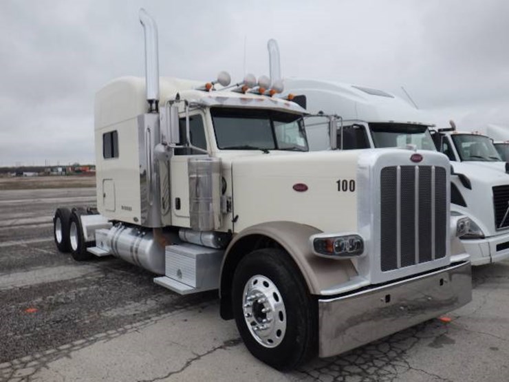 peterbilt-389-image-4