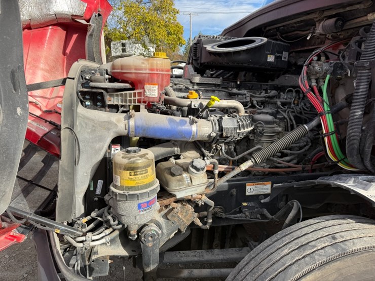 2019-freightliner-cascadia-126-image-18