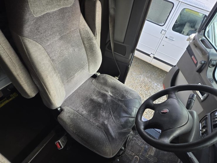 2013-kenworth-t660-image-43