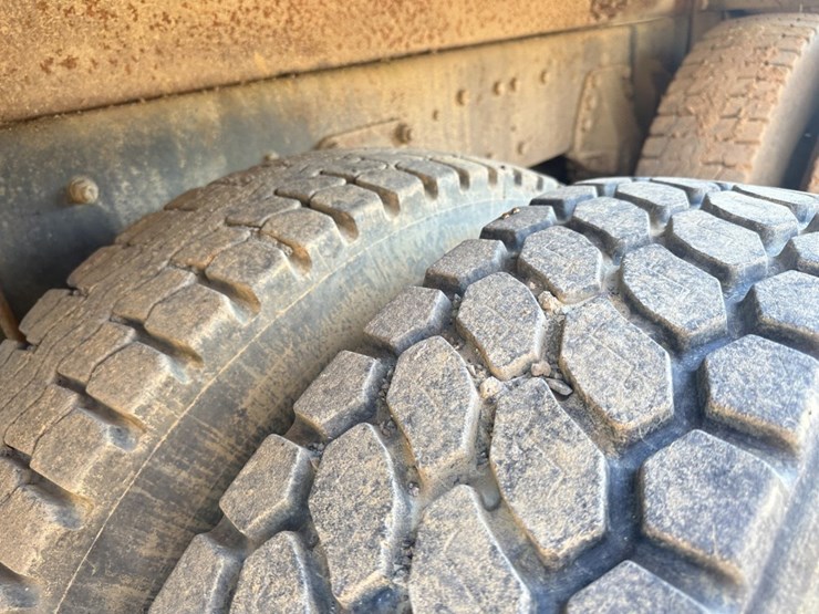 1990-ford-l9000-image-73