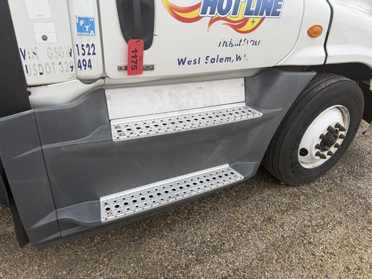 #1175-•-2016-freightliner-cascadia-day-cab-truck-tractor-image-9