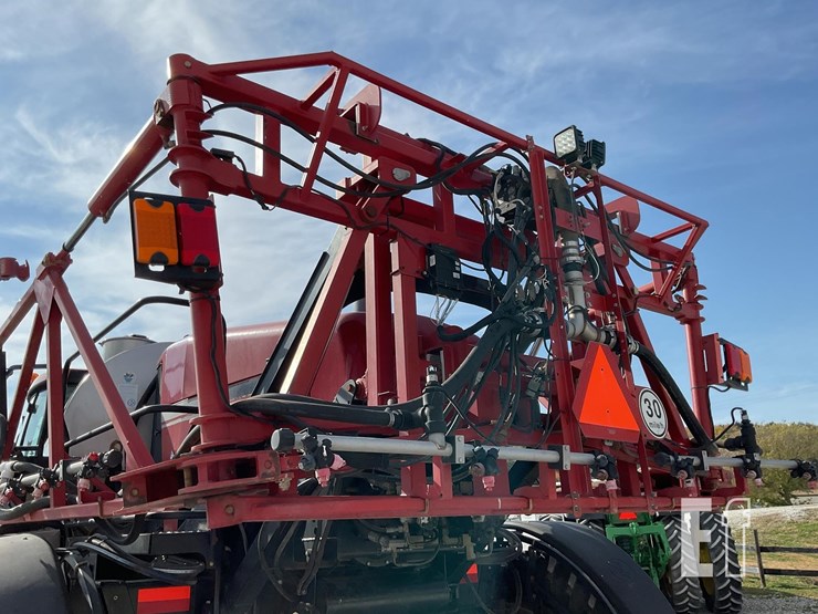 case-ih-patriot-3330-image-24