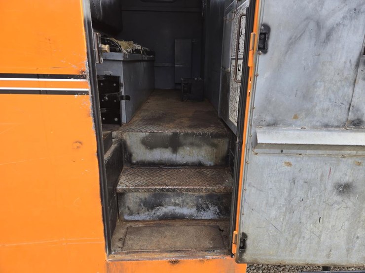 2015-ford-f650-image-23