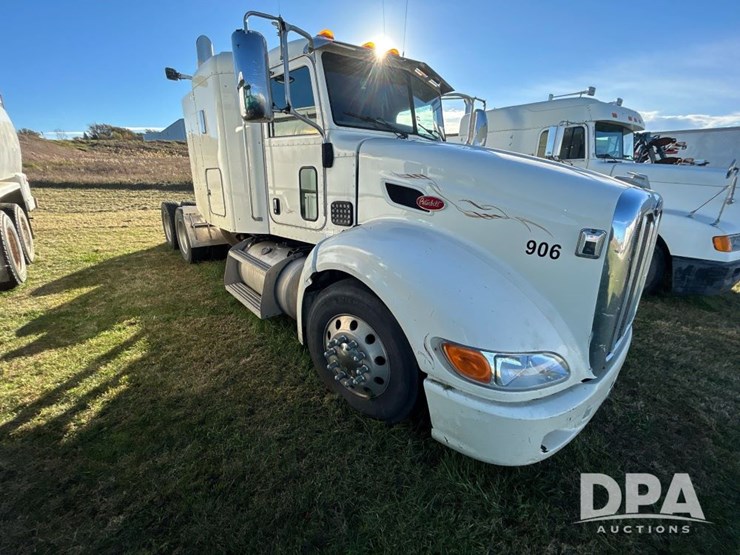 2010-peterbilt-386-image-12