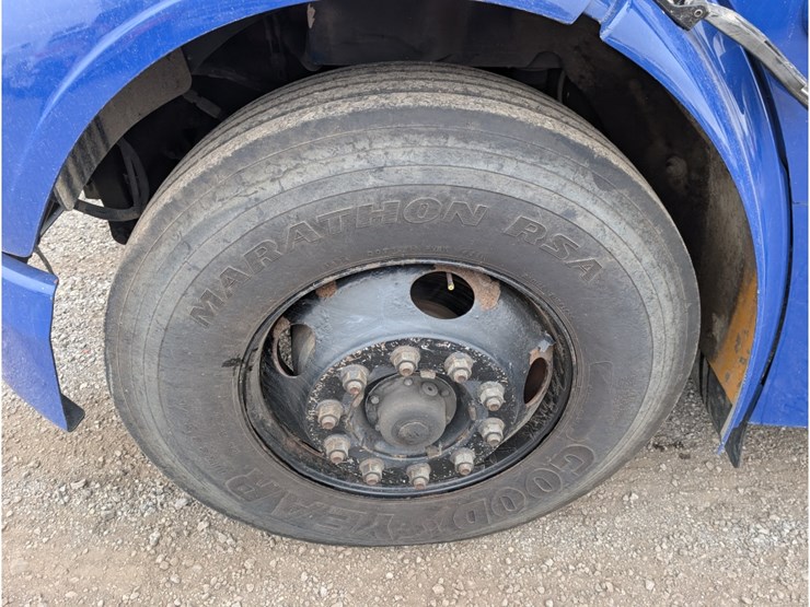 2012-freightliner-b2-image-11