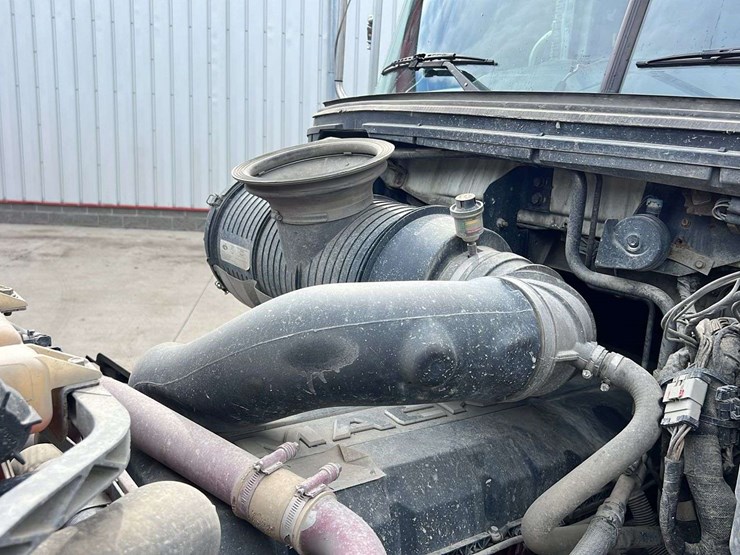 2018-mack-gu-granite-6-axle-dump-truck-image-32