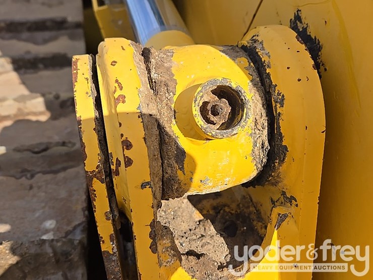 2018-komatsu-d61pxi-24-image-45