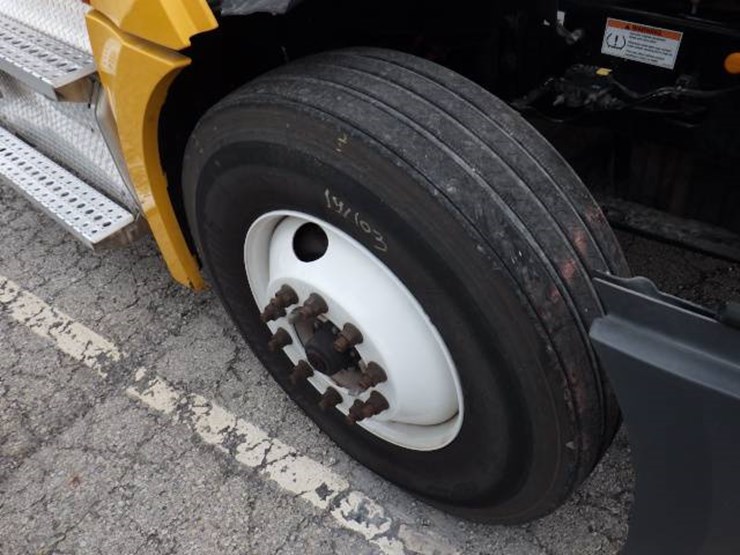 2020-freightliner-cascadia-126-image-23