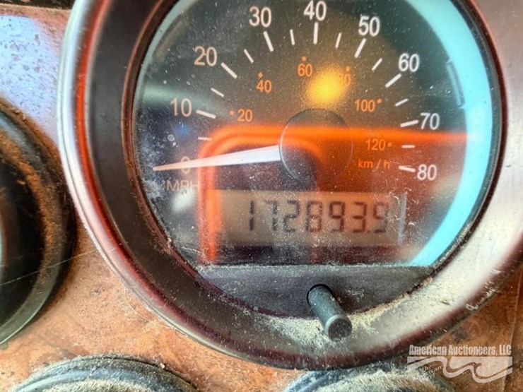 peterbilt-330-image-15