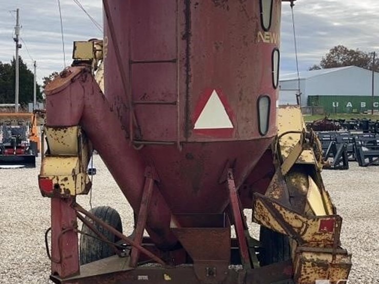 new-holland-352-image-4