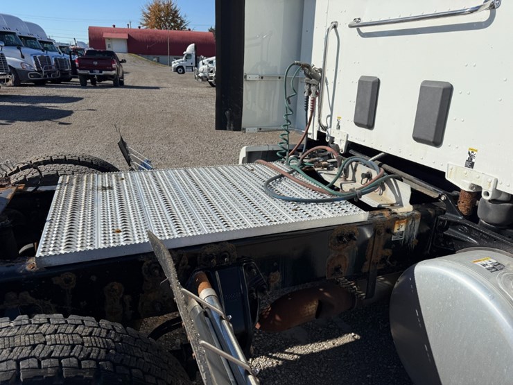 2015-peterbilt-579-image-11